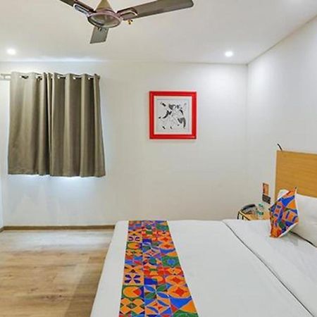 Fabhotel F9 Sector 58 Noida Exterior foto
